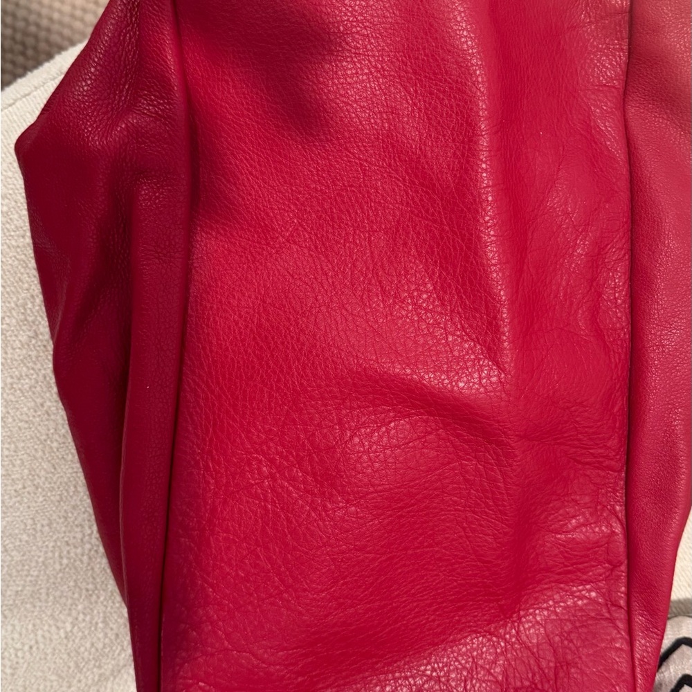 Valentino Leather Tote. Perfect for Fall π Trendy color for the season - Picture 10 of 10